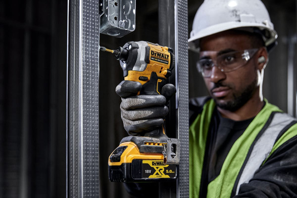 Аккумуляторный шуруповерт DeWalt DCF850D2T-QW- фото8