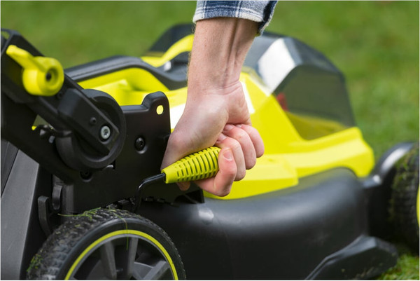 Газонокосилка аккумуляторная Ryobi RY18LMX40B-0 / 5133005479- фото5