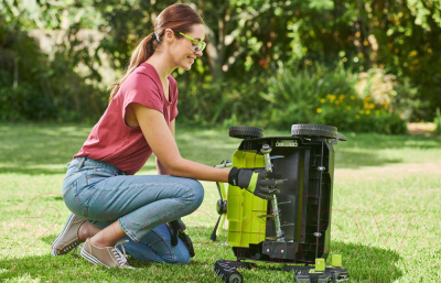 Аэратор-скарификатор для газона аккумуляторный Ryobi RY18SFX35A-0 One +- фото3
