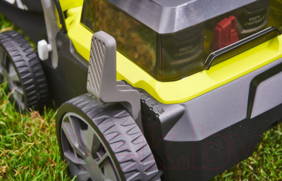 Аэратор-скарификатор для газона аккумуляторный Ryobi RY18SFX35A-0 One +- фото7