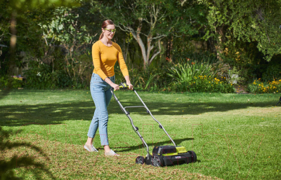 Аэратор-скарификатор для газона аккумуляторный Ryobi RY18SFX35A-0 One +- фото9