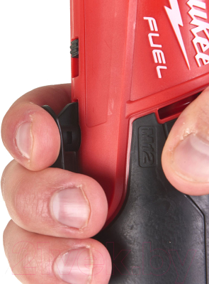 Аккумуляторная трещотка Milwaukee M12 FIR38-201B 3/8