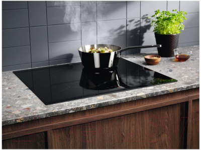 Индукционная варочная панель Electrolux EIT61443B- фото7