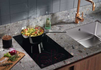 Индукционная варочная панель Electrolux LIT30231C- фото4