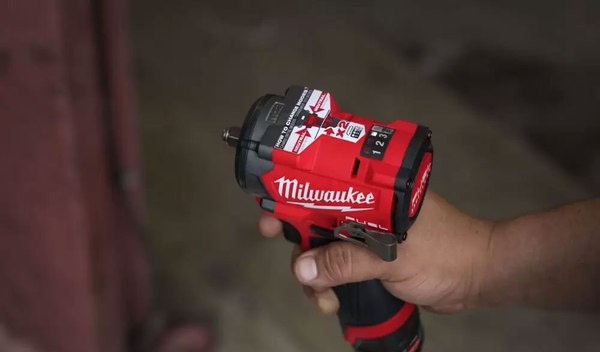 Аккумуляторный гайковерт Milwaukee M12 FCIWF12G3-0 FUEL (4933493454)- фото4
