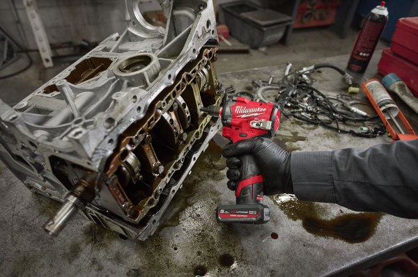 Аккумуляторный гайковерт Milwaukee M12 FCIWF38G3-0 FUEL (4933493451)- фото8