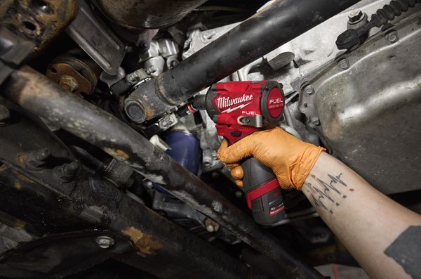 Аккумуляторный гайковерт Milwaukee M12 FCIWF38G3-502X FUEL (4933493452)- фото9